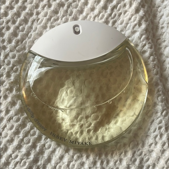 Issey Miyake Perfume - A Drop - Picture 1 of 2